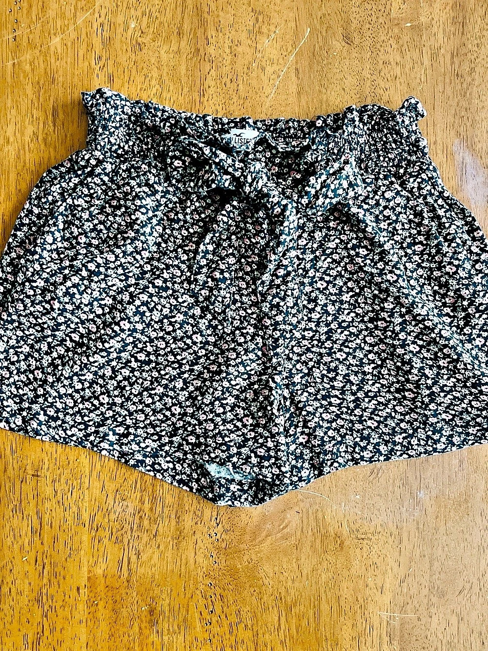 Hollister Paperbag Ultra High Rised Waist Floral Shorts Black & Pink S